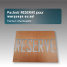 Pochoir avec le texte RESERVE pour marquage au sol
